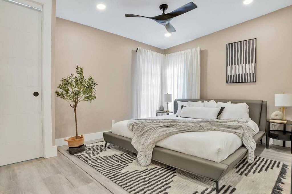 Stunning 2 Story Villa With Pool Fort Lauderdale Eksteriør billede