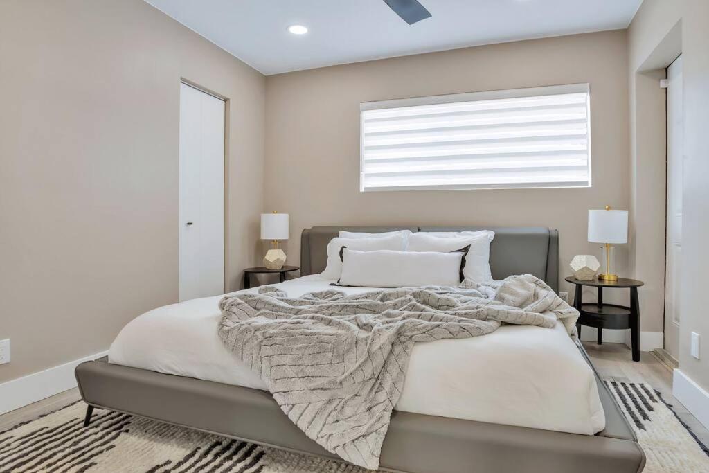 Stunning 2 Story Villa With Pool Fort Lauderdale Eksteriør billede