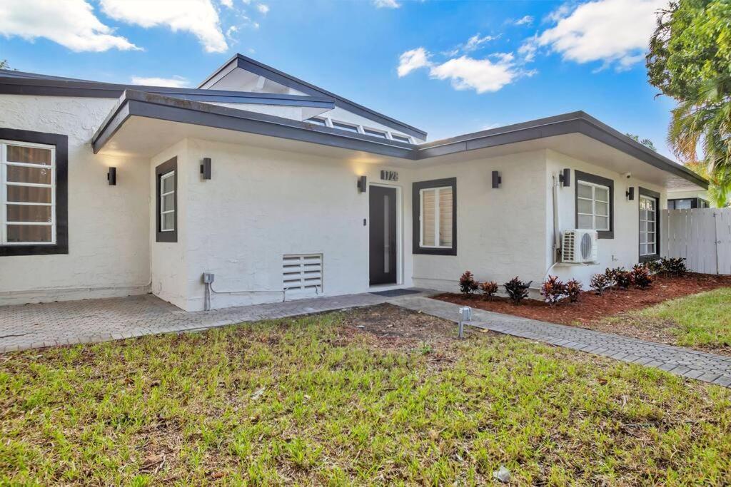 Stunning 2 Story Villa With Pool Fort Lauderdale Eksteriør billede