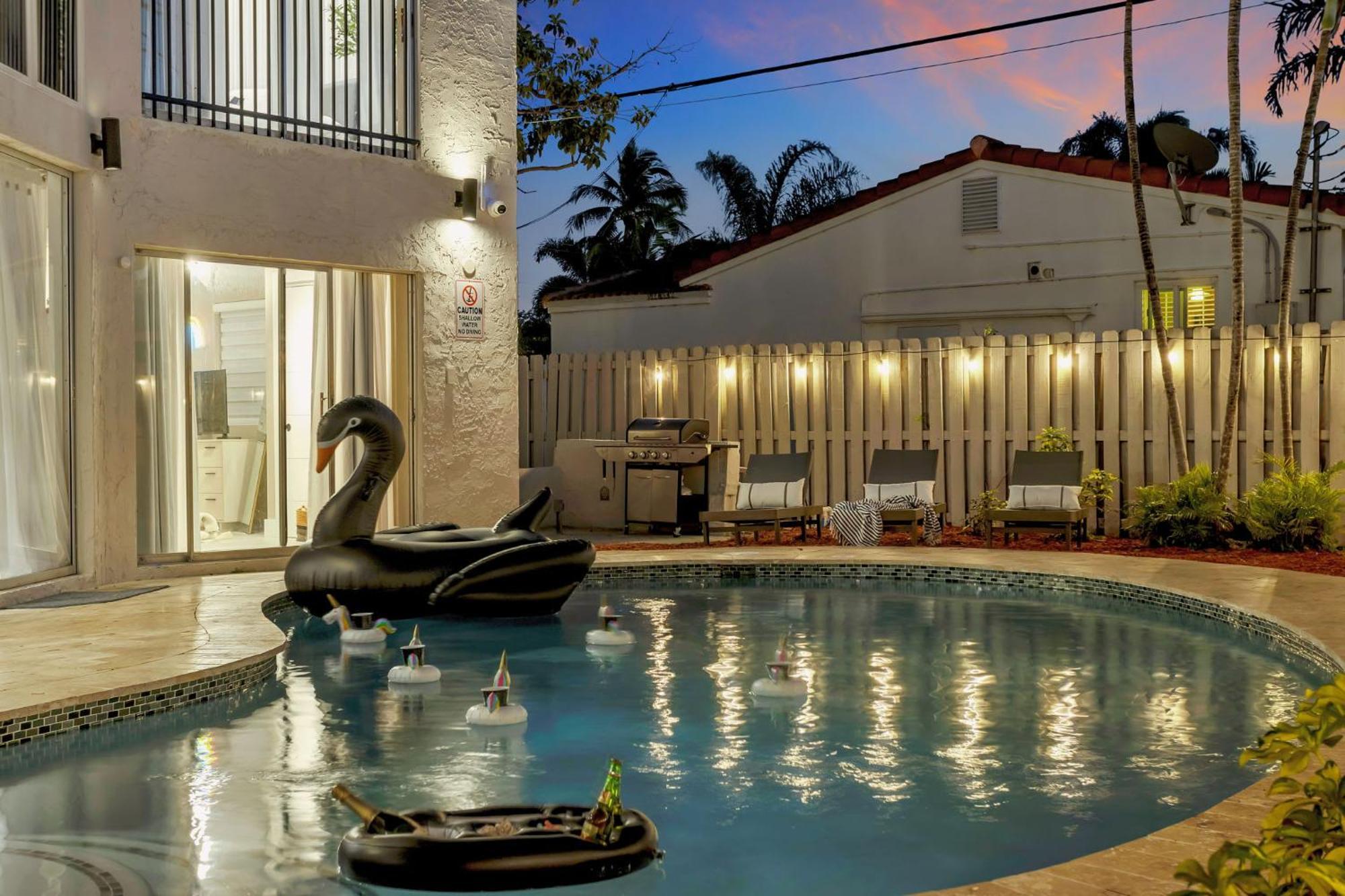 Stunning 2 Story Villa With Pool Fort Lauderdale Eksteriør billede