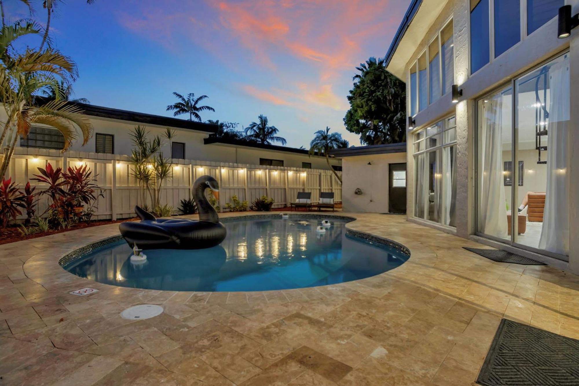 Stunning 2 Story Villa With Pool Fort Lauderdale Eksteriør billede